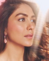 Mrunal Thakur New Pics